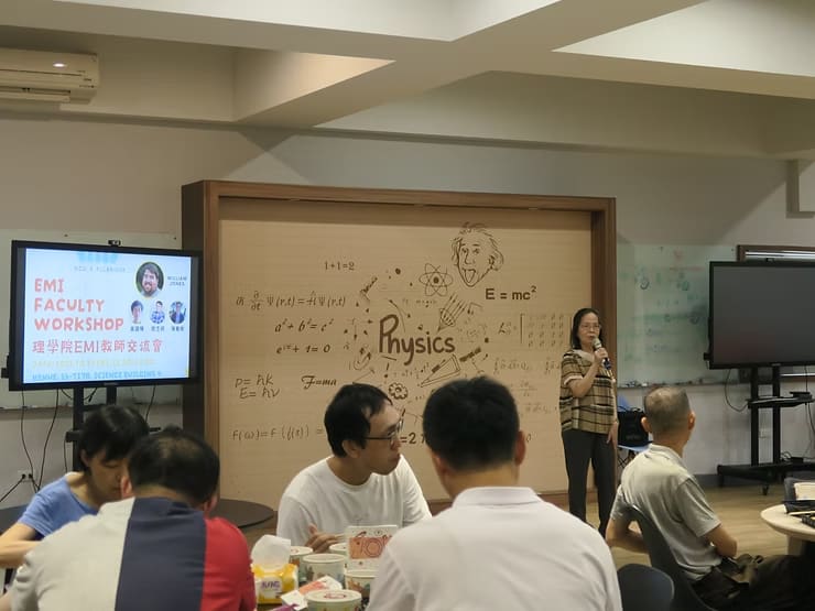 理學院吳春桂院長上台分享